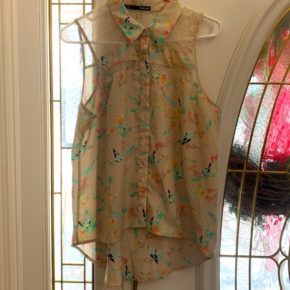 Maurice’s size L blouse. With beautiful lace accents. Longer back than front.